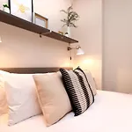 Joivy Modern 1 Bed Flat In West End, Close To Princes Gardens